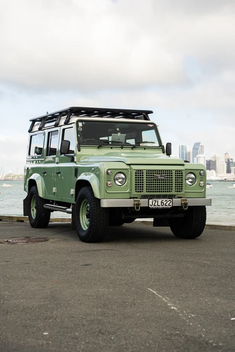 2015 Land Rover Defender 110 - Image 29 of 31