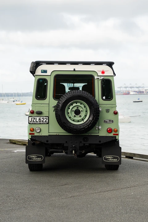 2015 Land Rover Defender 110 - Image 27 of 31