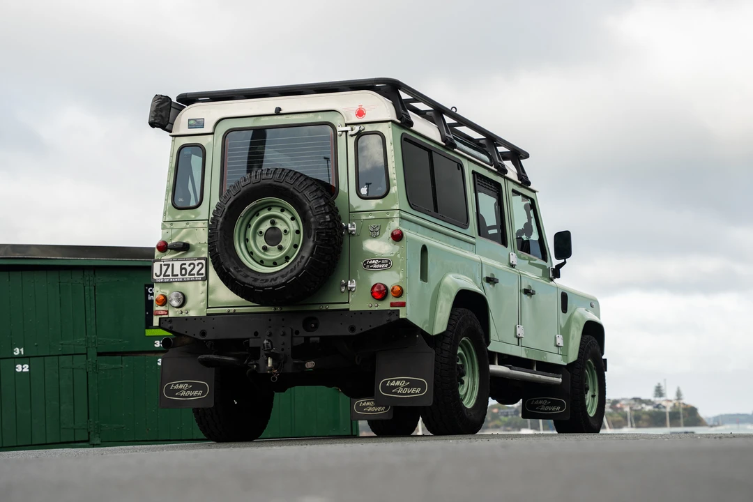 2015 Land Rover Defender 110 - Image 15 of 31