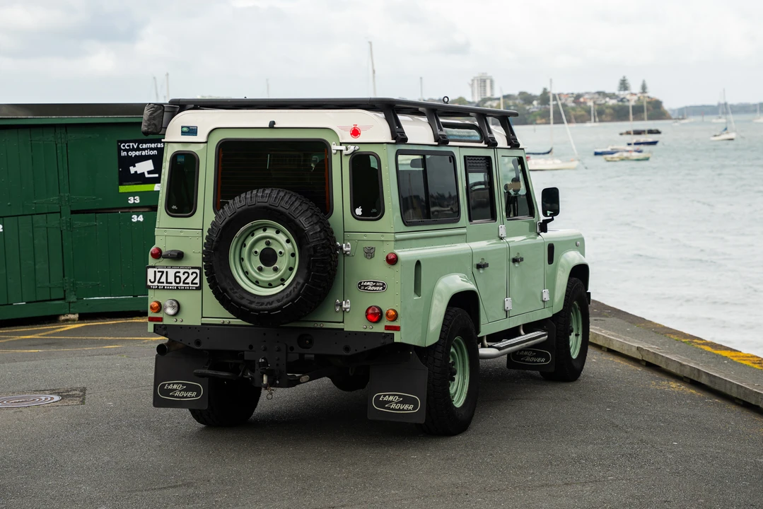 2015 Land Rover Defender 110 - Image 7 of 31