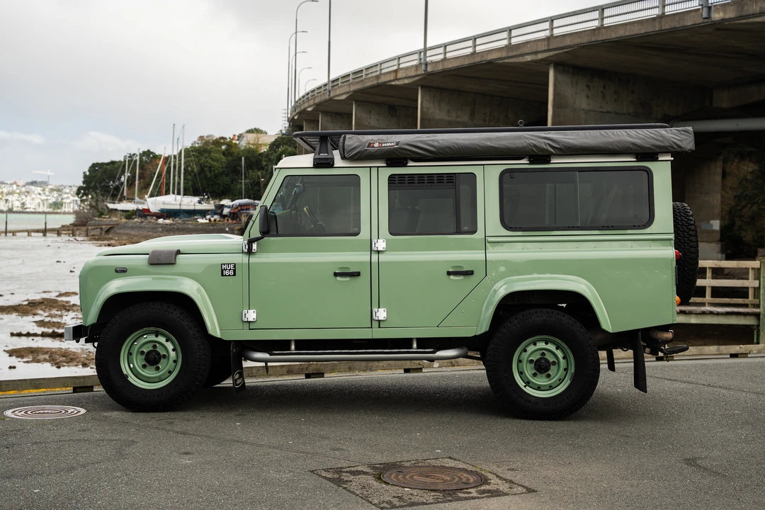 2015 Land Rover Defender 110 - Image 4 of 31