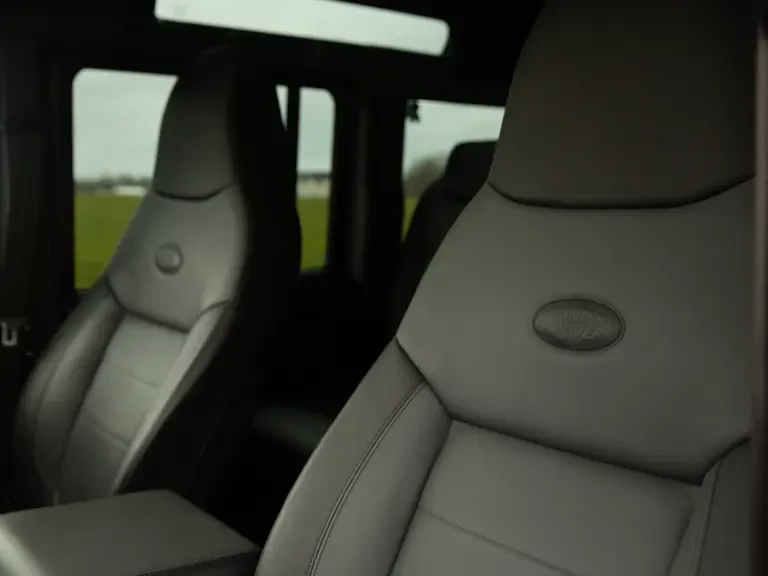 2015 Land Rover Defender 110 - Image 20 of 31