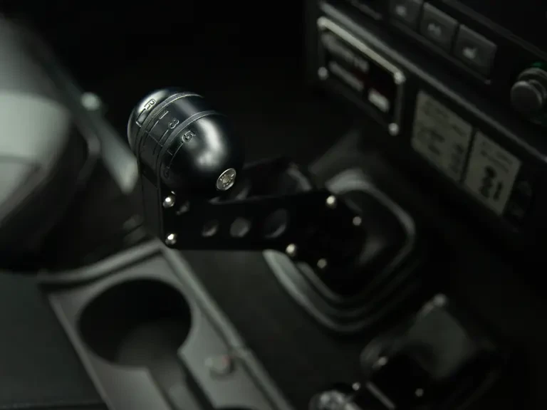 2015 Land Rover Defender 110 - Image 15 of 31
