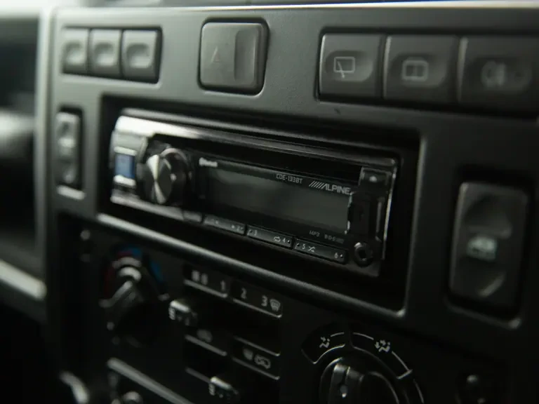 2015 Land Rover Defender 110 - Image 25 of 31