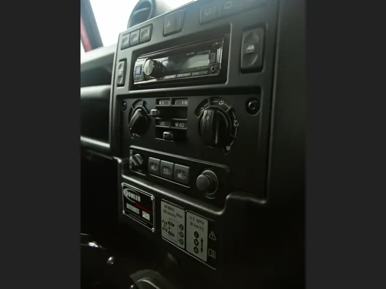 2015 Land Rover Defender 110 - Image 24 of 31
