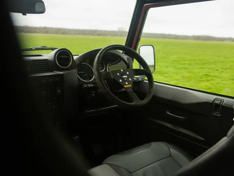 2015 Land Rover Defender 110 - Image 5 of 31