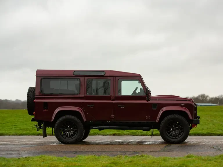 2015 Land Rover Defender 110 - Image 6 of 31