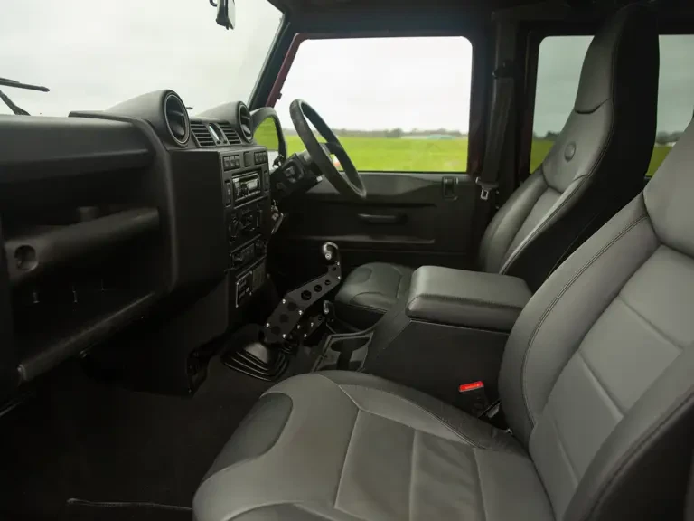 2015 Land Rover Defender 110 - Image 11 of 31