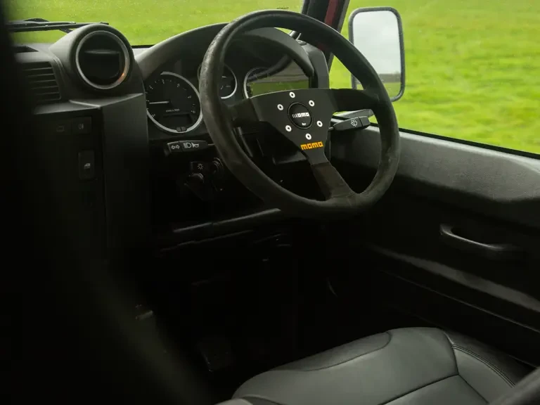 2015 Land Rover Defender 110 - Image 18 of 31