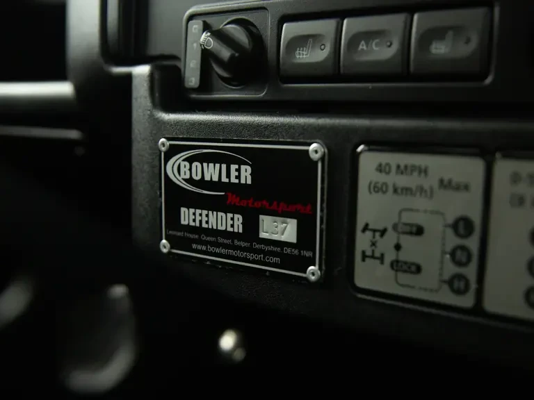 2015 Land Rover Defender 110 - Image 27 of 31