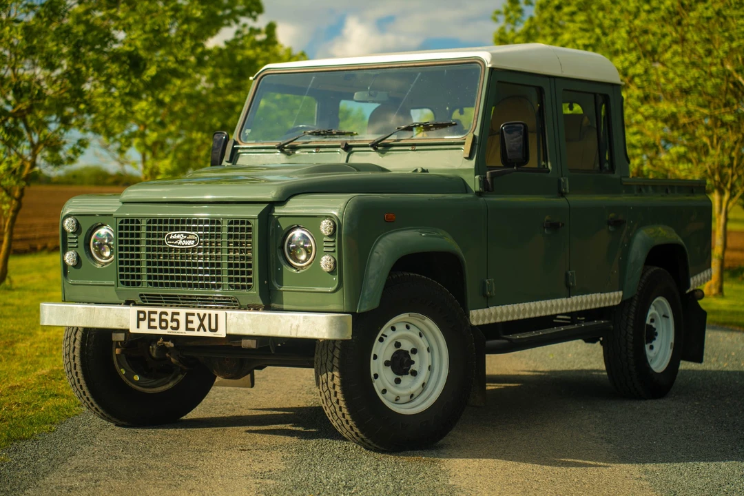 2015 Land Rover Defender 110 - Image 4 of 31