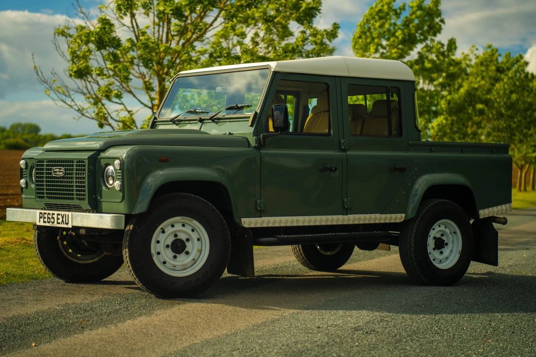 2015 Land Rover Defender 110 - Image 3 of 31