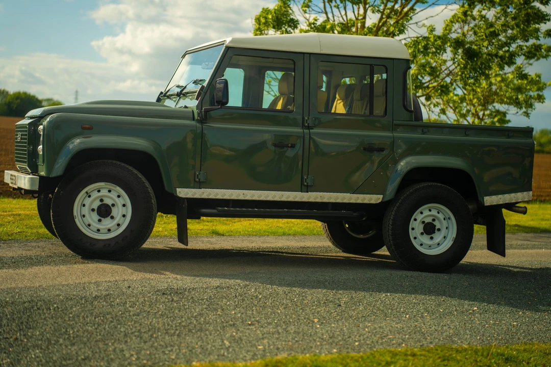 2015 Land Rover Defender 110 - Image 2 of 31