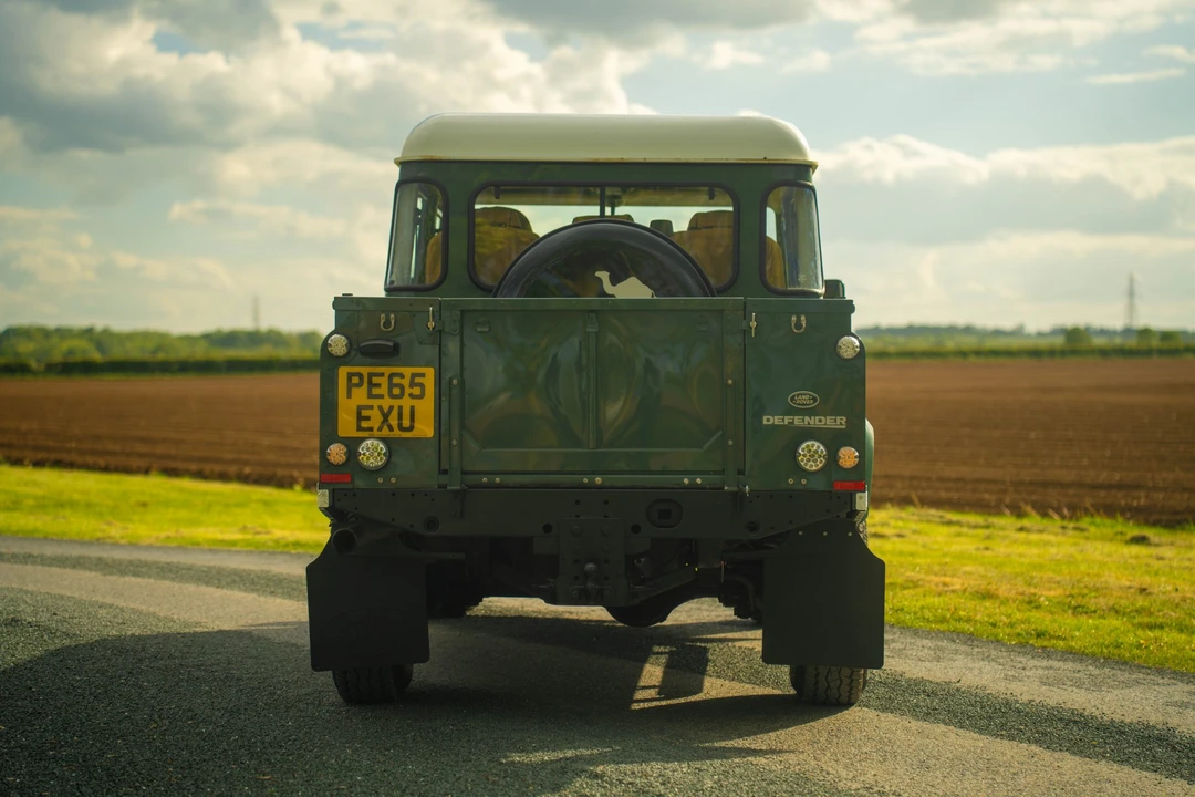 2015 Land Rover Defender 110 - Image 12 of 31