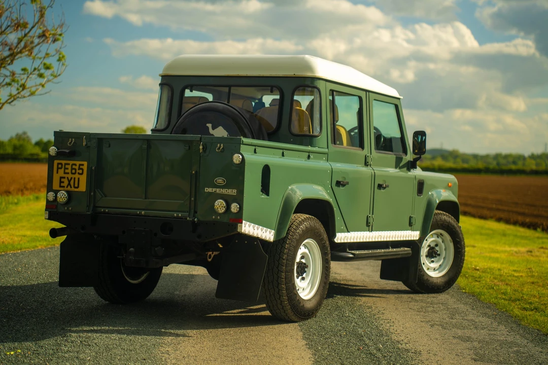 2015 Land Rover Defender 110 - Image 11 of 31