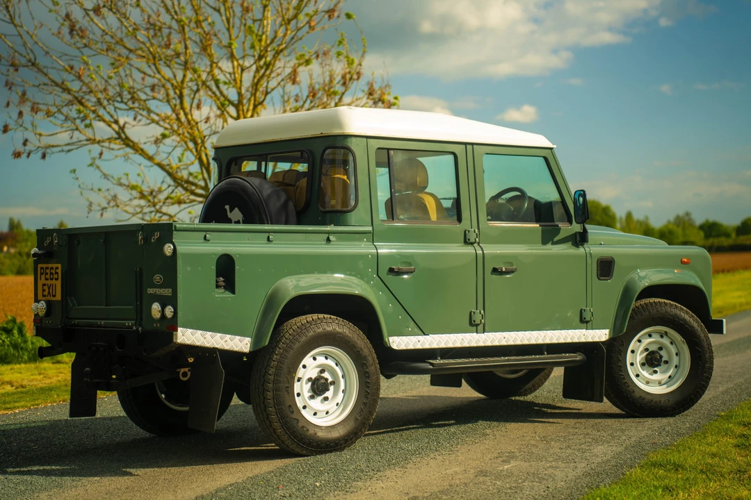 2015 Land Rover Defender 110 - Image 10 of 31