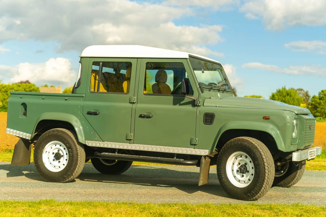 2015 Land Rover Defender 110 - Image 8 of 31