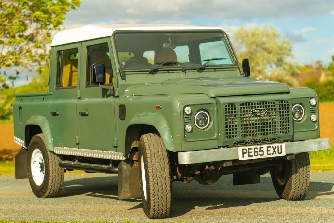 2015 Land Rover Defender 110 - Image 7 of 31