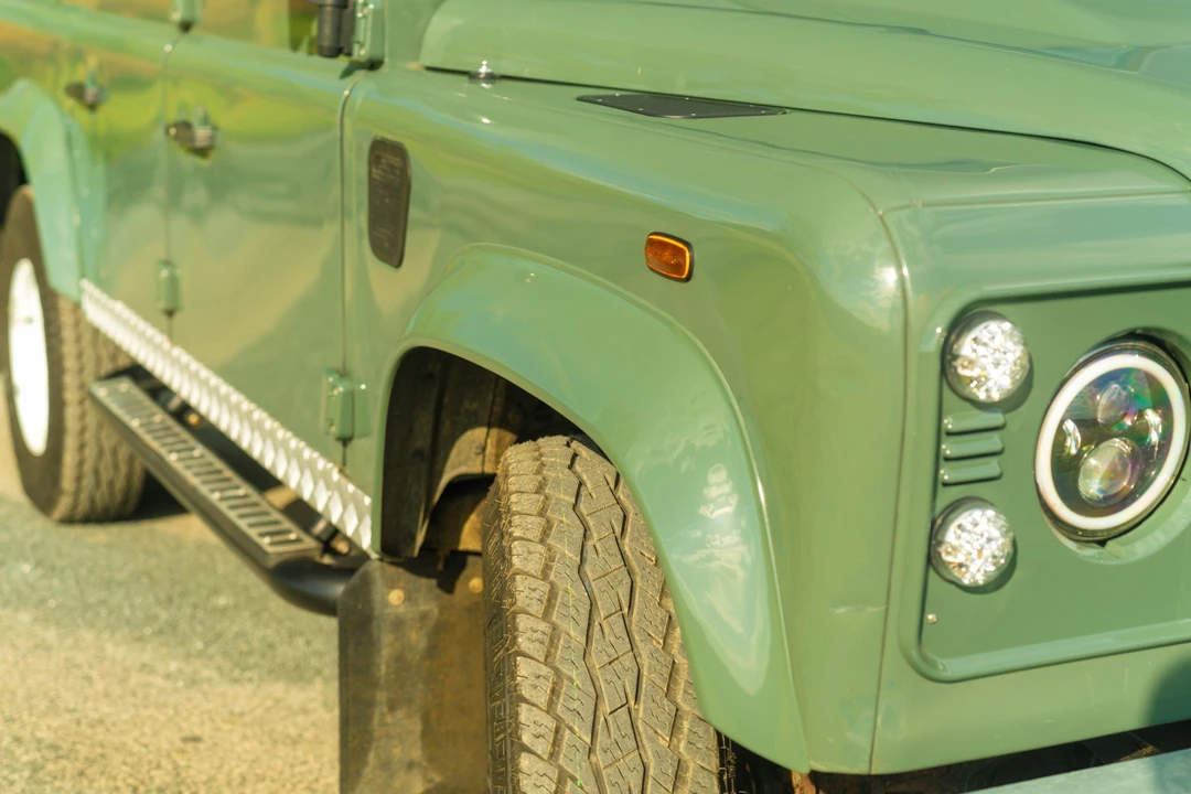 2015 Land Rover Defender 110 - Image 18 of 31