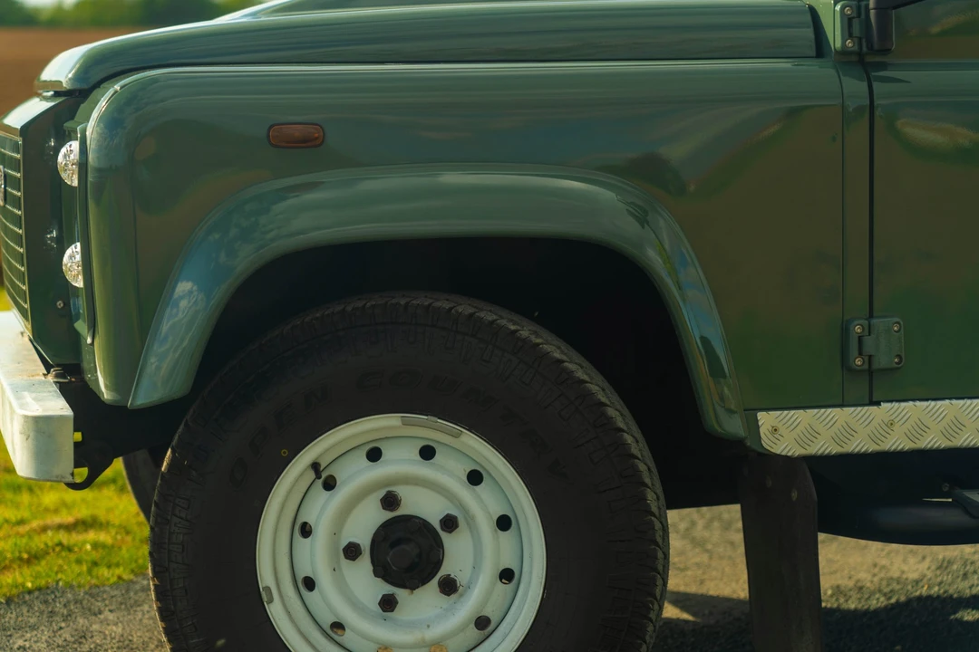 2015 Land Rover Defender 110 - Image 16 of 31