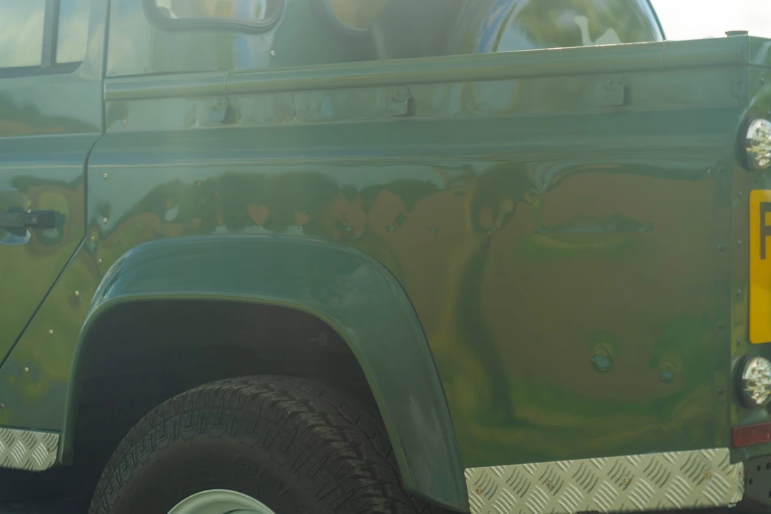 2015 Land Rover Defender 110 - Image 25 of 31