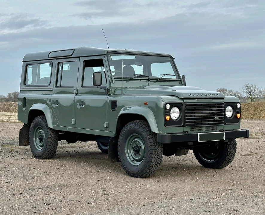 2015 Land Rover Defender 110 - Image 7 of 31