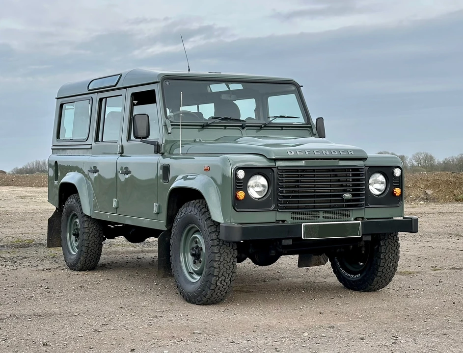 2015 Land Rover Defender 110 - Image 9 of 31