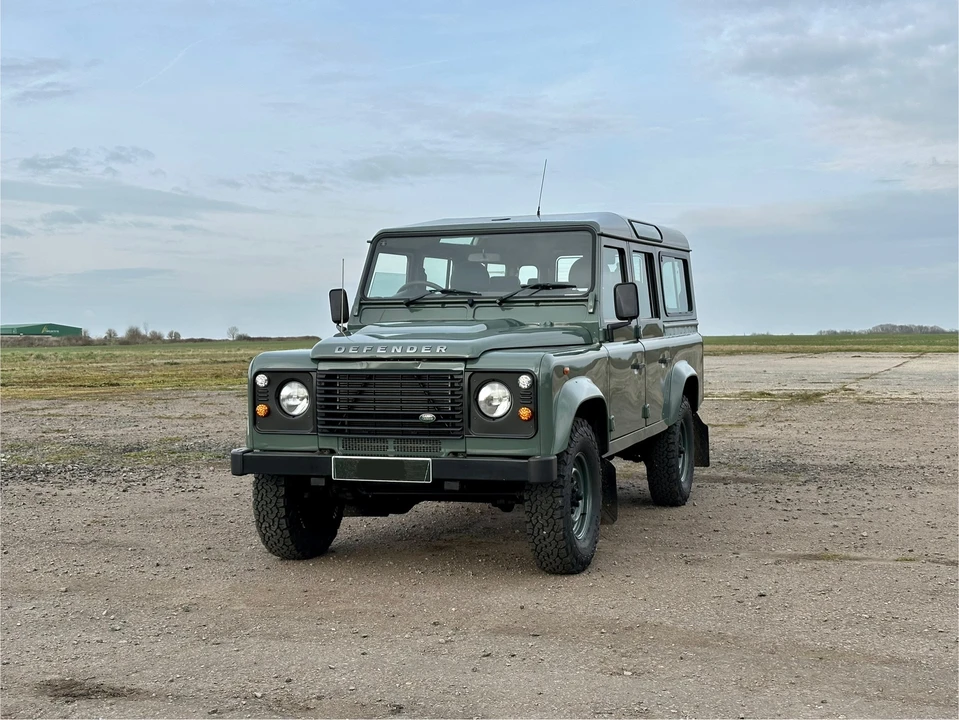 2015 Land Rover Defender 110 - Image 8 of 31