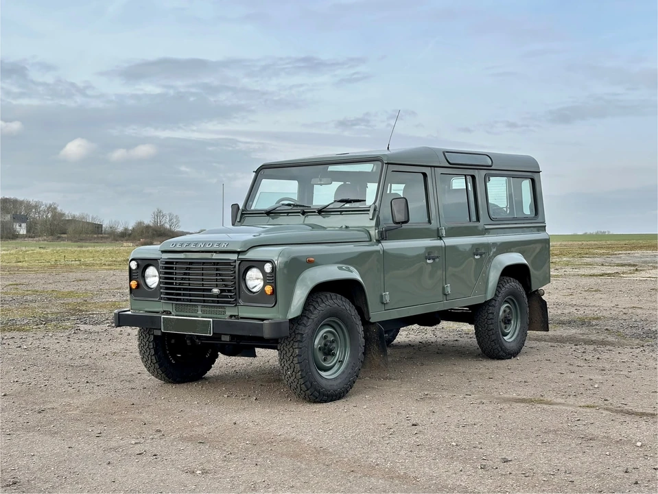 2015 Land Rover Defender 110 - Image 3 of 31