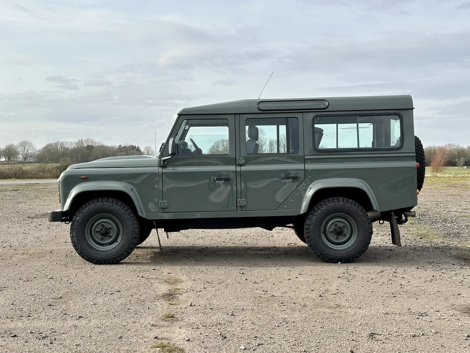 2015 Land Rover Defender 110 - Image 4 of 31