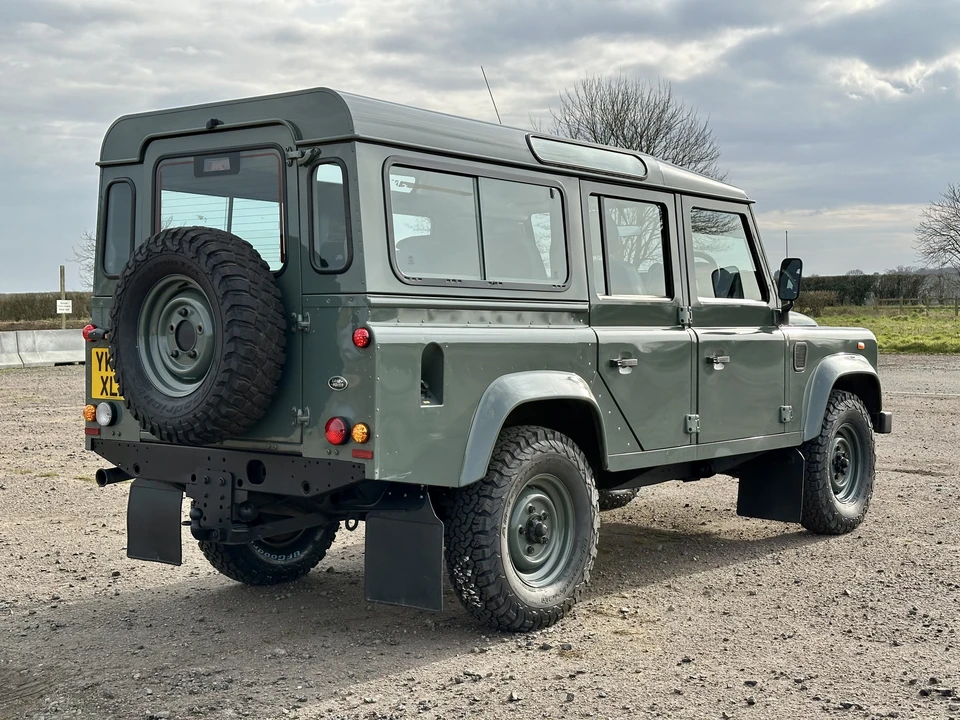 2015 Land Rover Defender 110 - Image 11 of 31