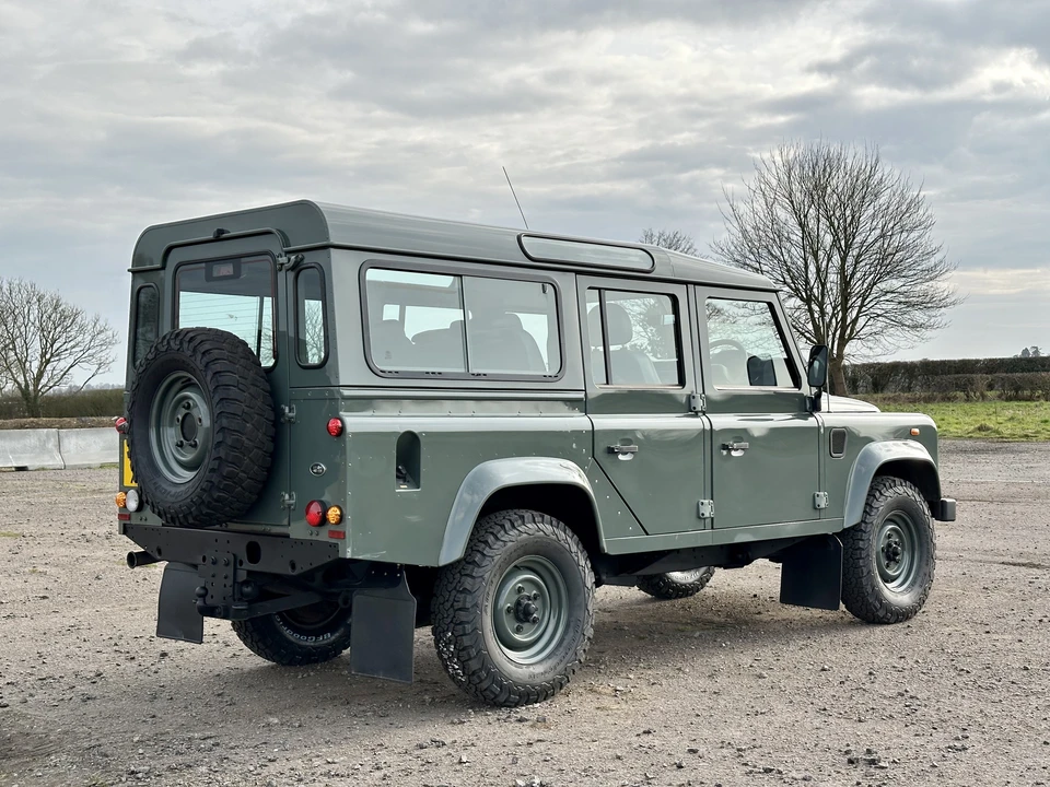 2015 Land Rover Defender 110 - Image 6 of 31