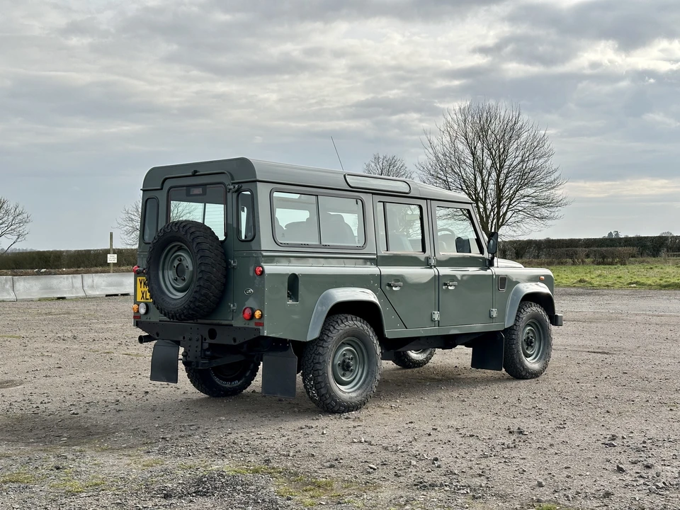2015 Land Rover Defender 110 - Image 13 of 31