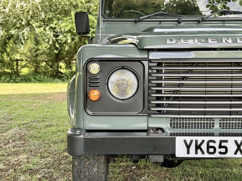 2015 Land Rover Defender 110 - Image 27 of 31