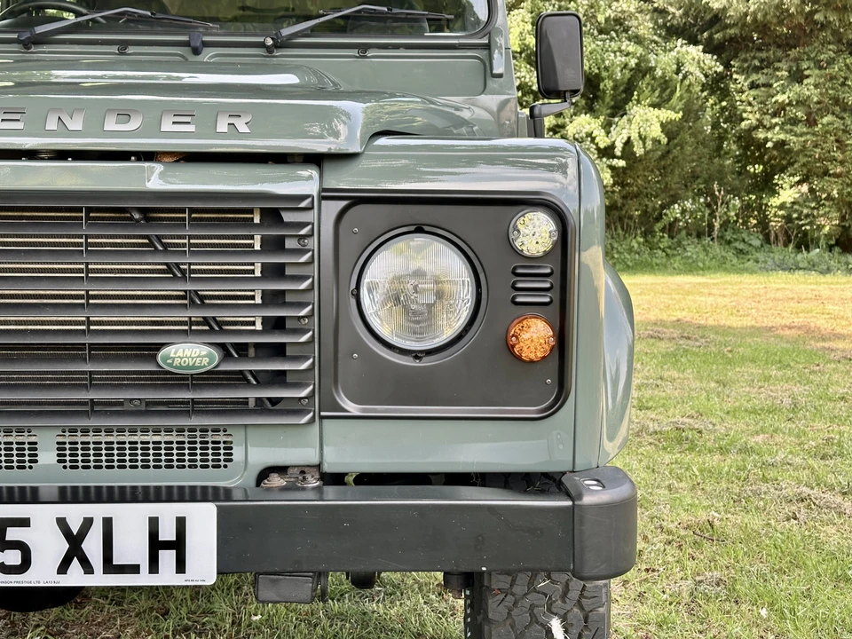 2015 Land Rover Defender 110 - Image 28 of 31