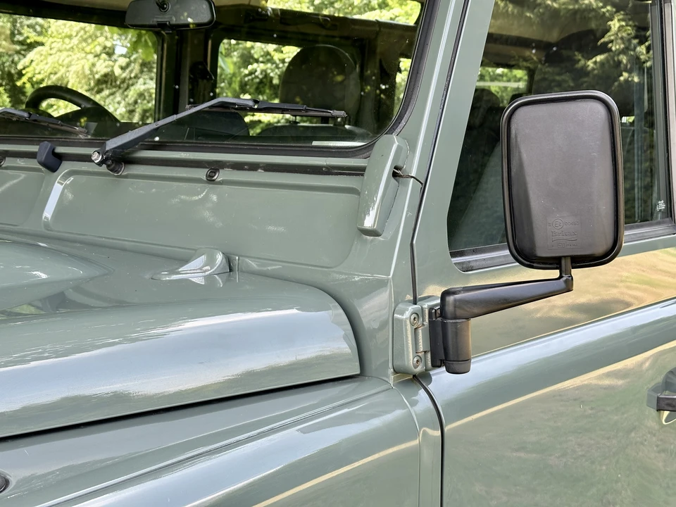 2015 Land Rover Defender 110 - Image 29 of 31
