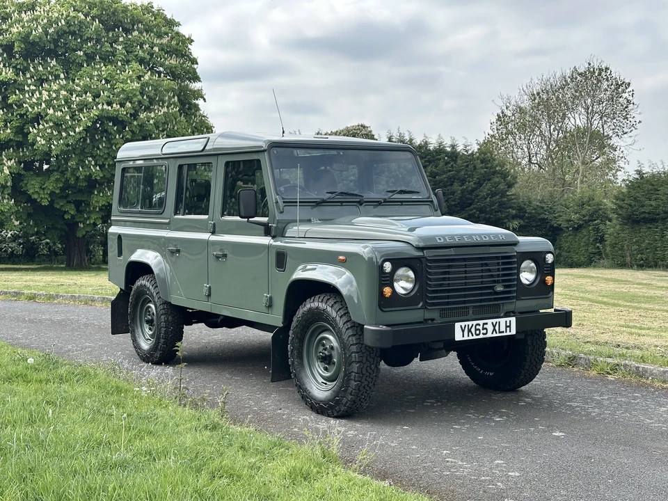 2015 Land Rover Defender 110 - Image 17 of 31