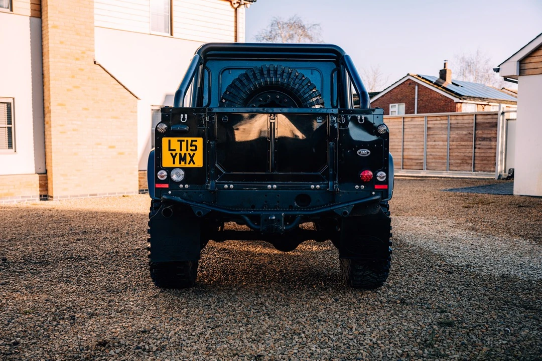 2015 Land Rover Defender 110 - Image 6 of 30