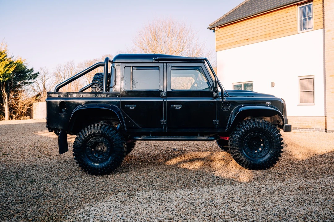 2015 Land Rover Defender 110 - Image 4 of 30