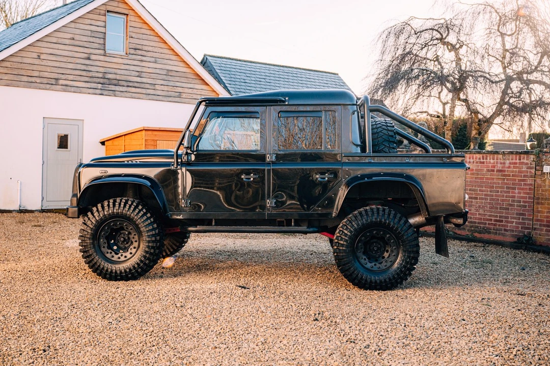 2015 Land Rover Defender 110 - Image 3 of 30