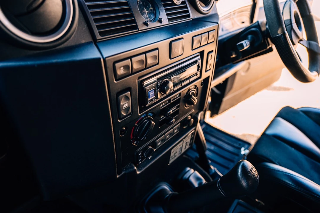 2015 Land Rover Defender 110 - Image 29 of 30