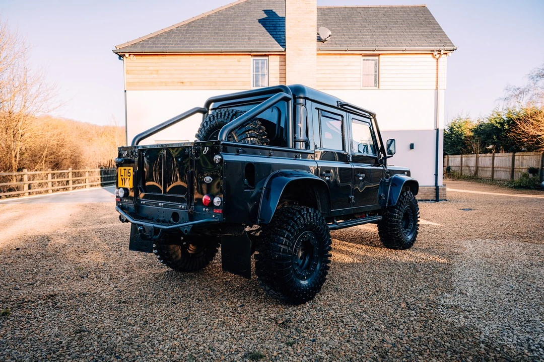 2015 Land Rover Defender 110 - Image 5 of 30