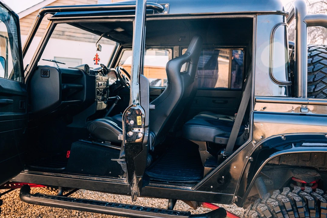 2015 Land Rover Defender 110 - Image 14 of 30