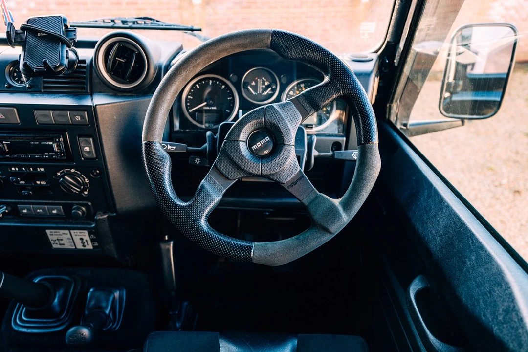 2015 Land Rover Defender 110 - Image 23 of 30