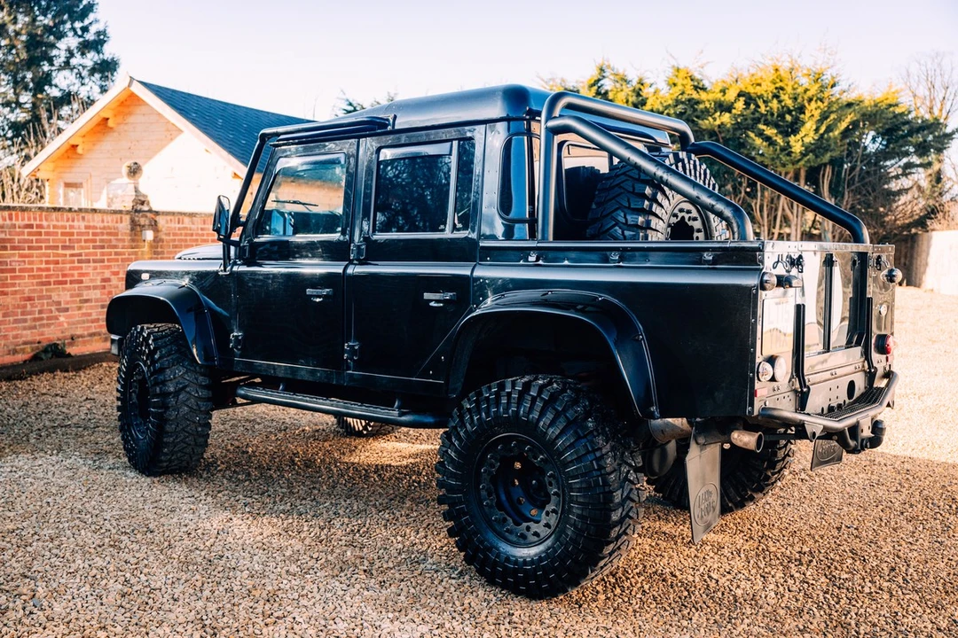 2015 Land Rover Defender 110 - Image 8 of 30