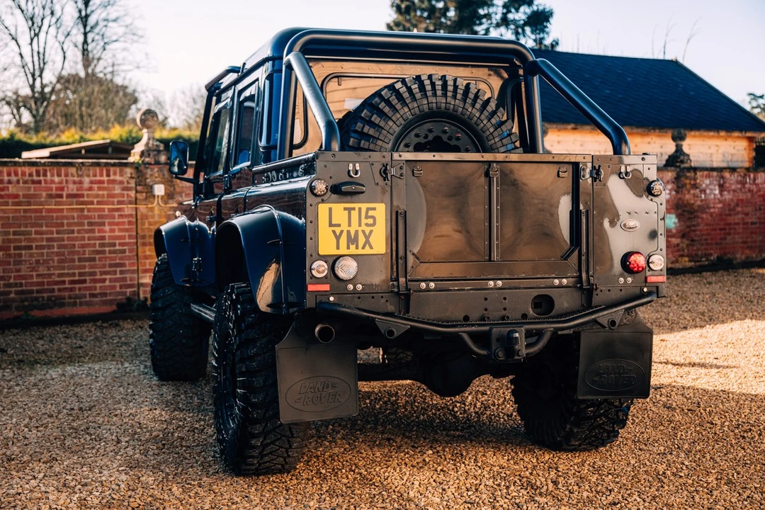 2015 Land Rover Defender 110 - Image 9 of 30