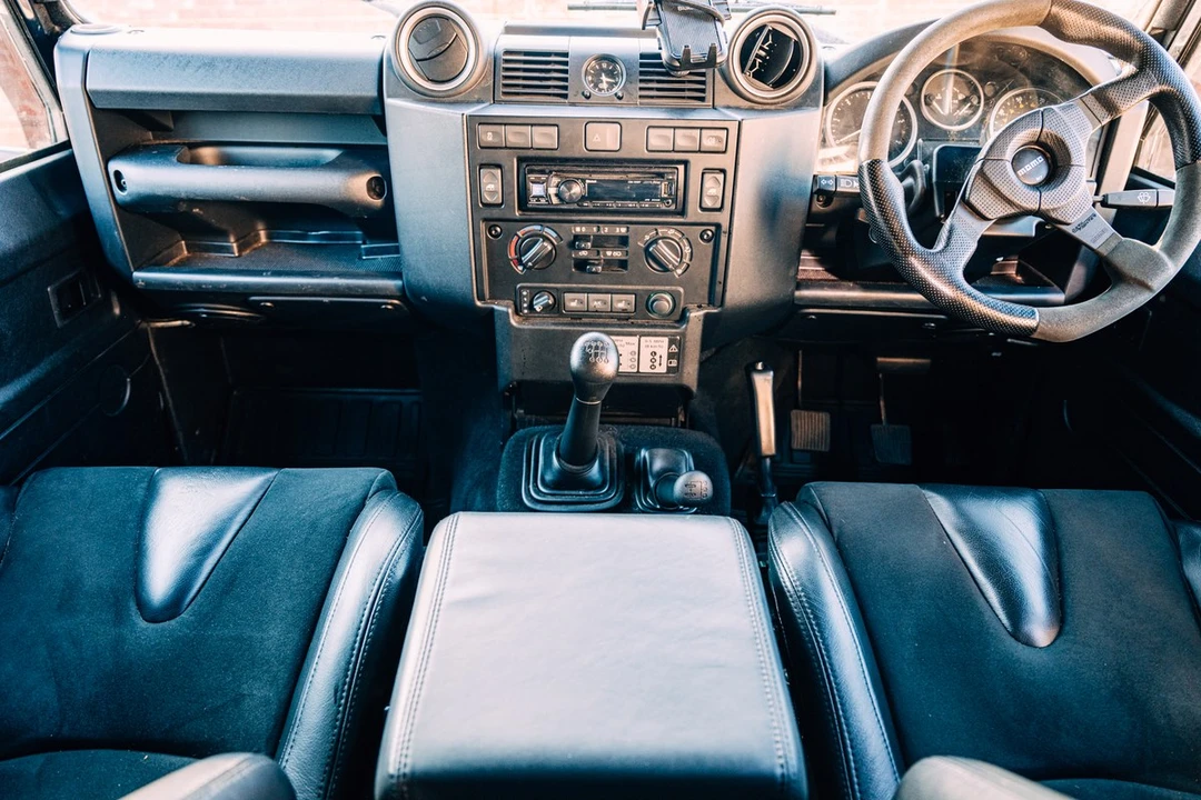 2015 Land Rover Defender 110 - Image 27 of 30