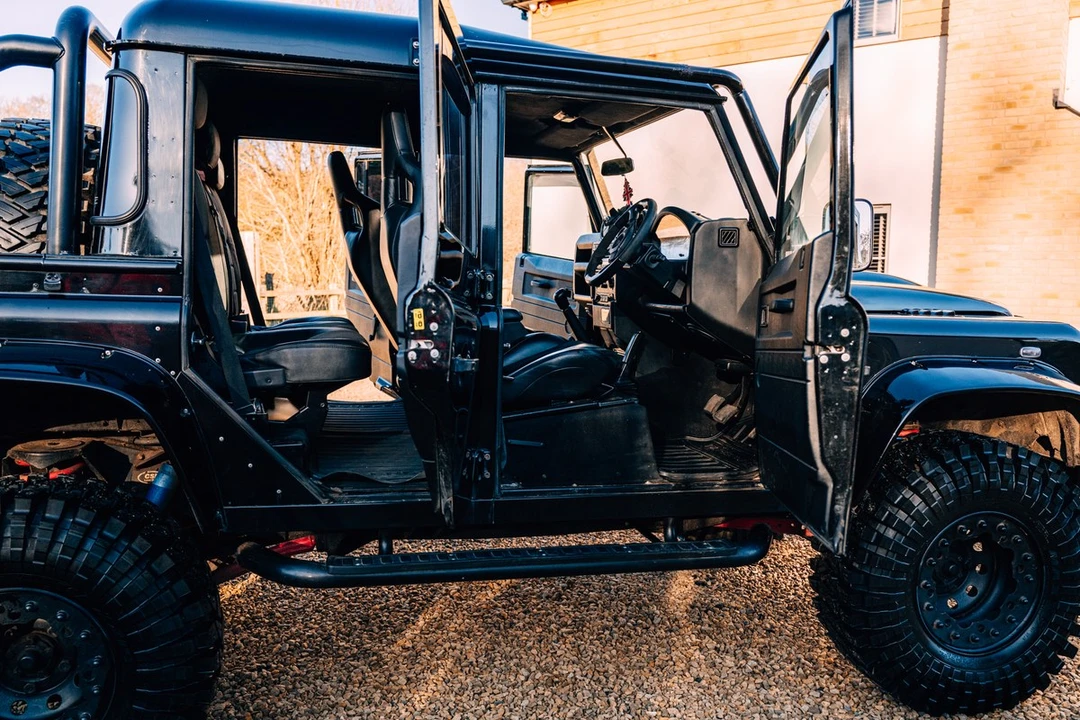 2015 Land Rover Defender 110 - Image 15 of 30