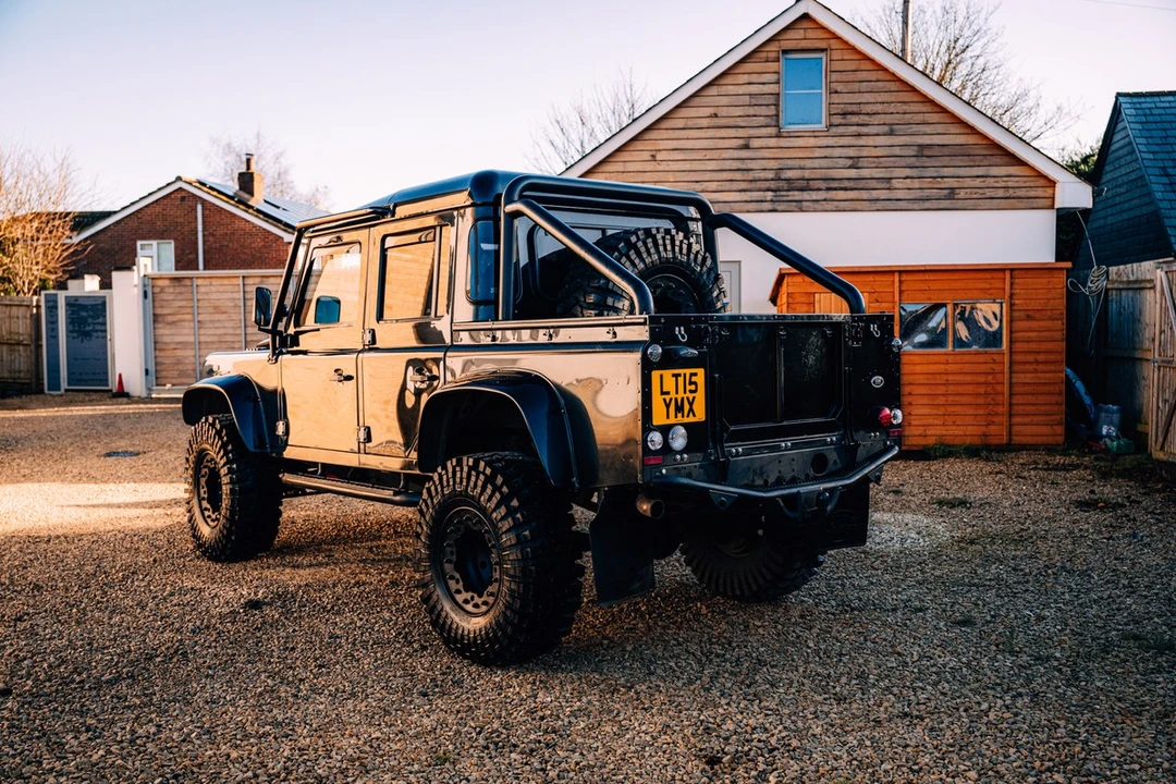 2015 Land Rover Defender 110 - Image 7 of 30