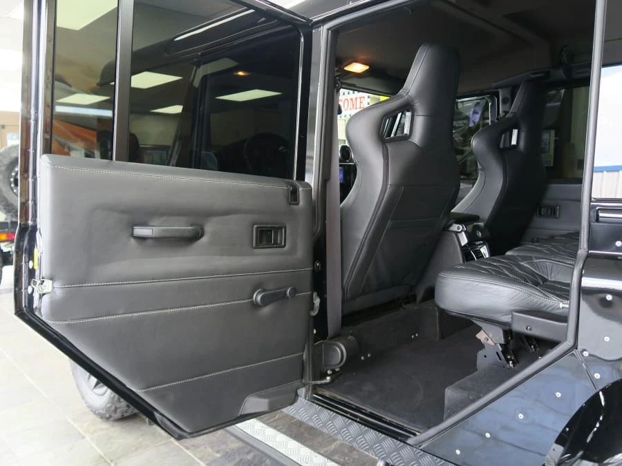 2015 Land Rover Defender 110 - Image 13 of 20